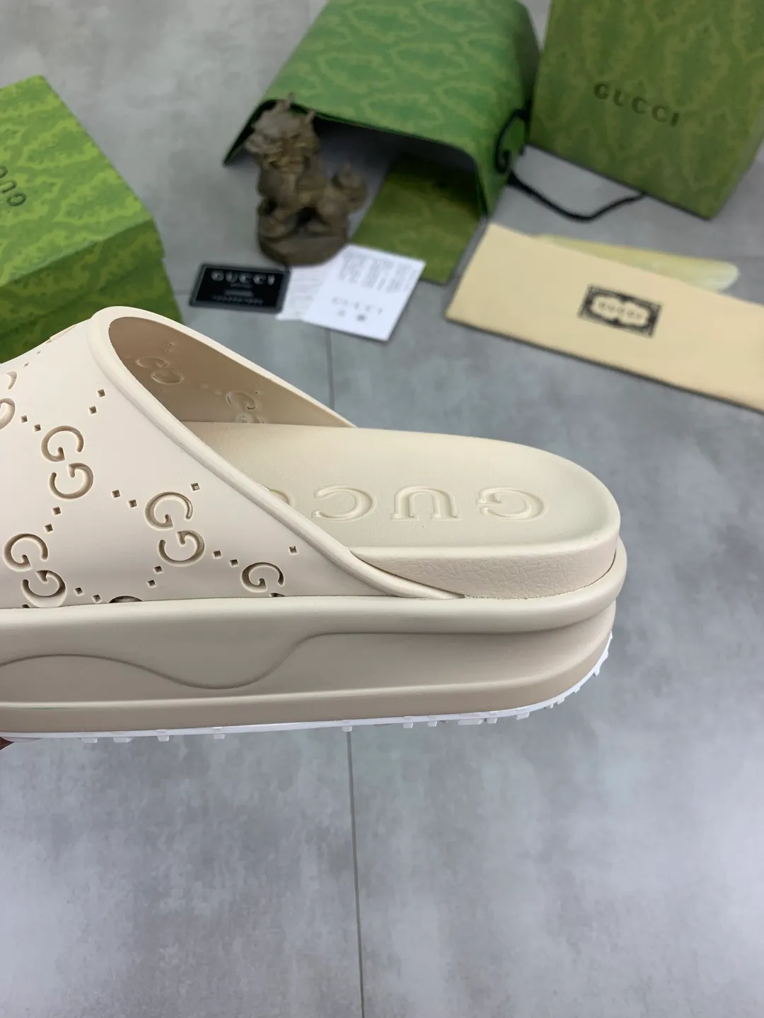 Men's Men's Shoes 💰P300💰[New Style] High Version 🎁🎁🎁 GUCCI New Year of the Snake casual slippers, original official website, perfect workmanship, transmitting a kind of noble luxury, sublimating its definition of luxury in Gucci's high-end extraordinary craftsmanship. Original Gucci double G combination outsole, code number: 35-46, complete package